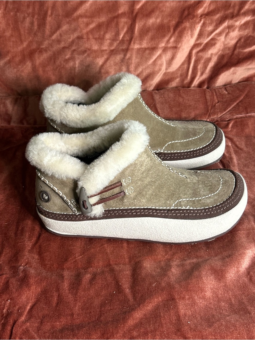 Merrell Shearling-Lined Slip-On Slippers in Beige and Brown